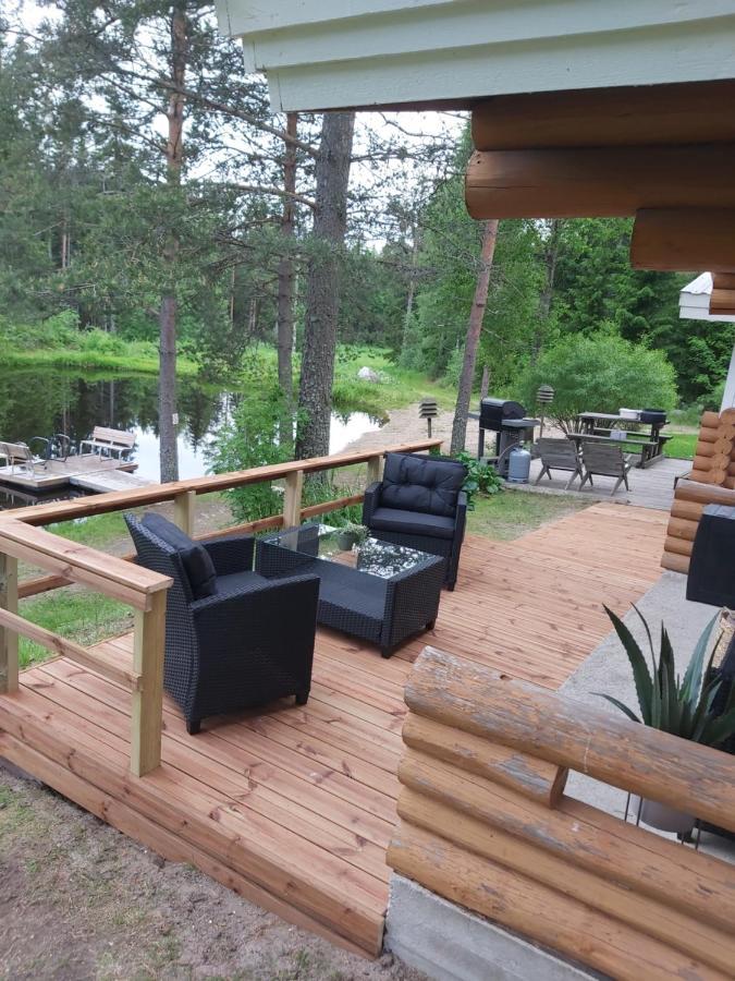 Hirsimoekki Ja Makuuaitta Karijoki Exterior foto