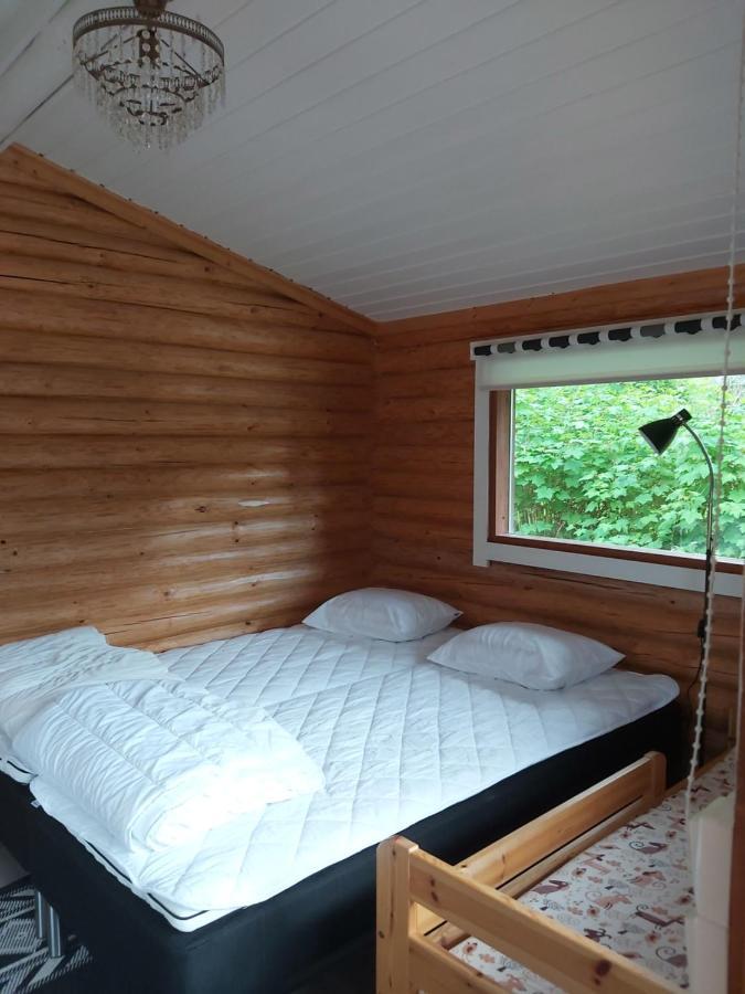 Hirsimoekki Ja Makuuaitta Karijoki Exterior foto