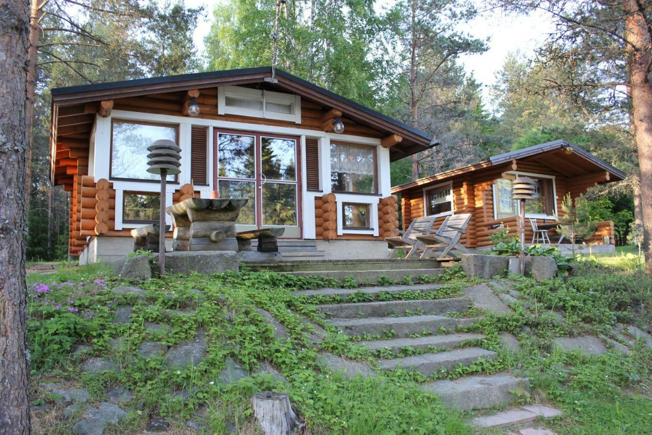 Hirsimoekki Ja Makuuaitta Karijoki Exterior foto