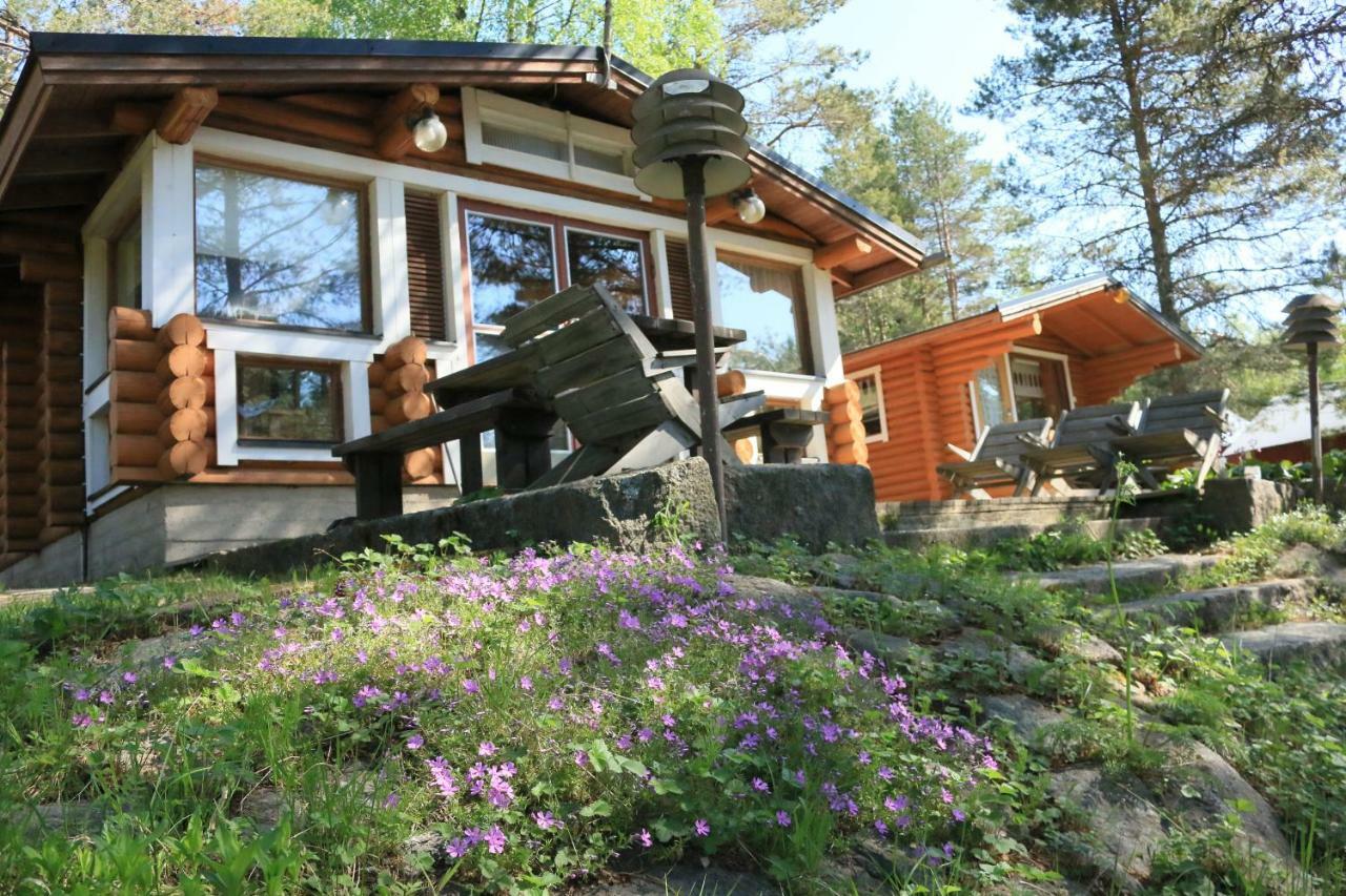 Hirsimoekki Ja Makuuaitta Karijoki Exterior foto